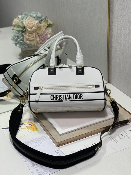  Handbag   Dior 6202  size  34×18×15 cm