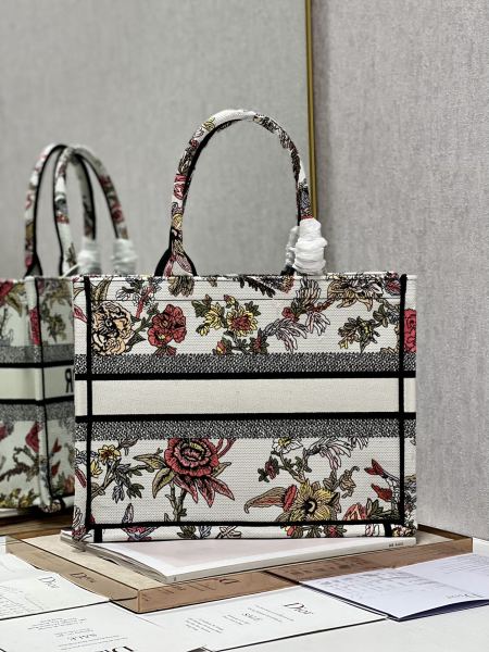 Handbag  Dior 1286  size  36×28 cm