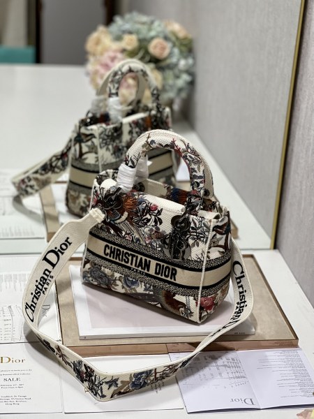 Handbag   Dior  9027  size  24*20*11 cm