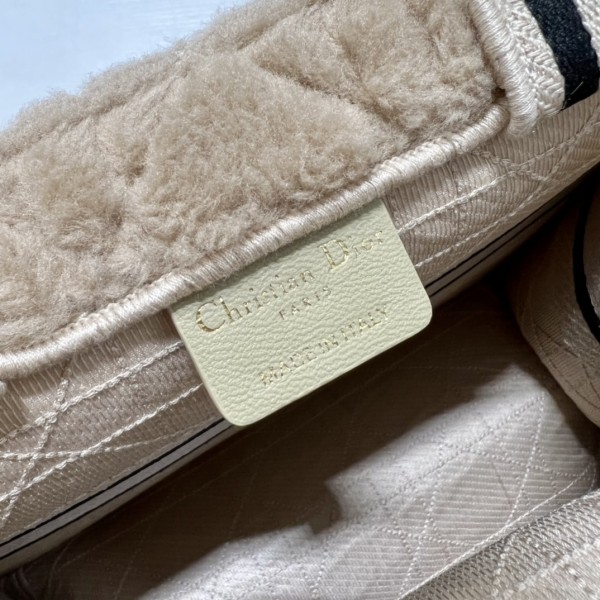 Handbag   Dior  9011  size  26.5×21×14 cm