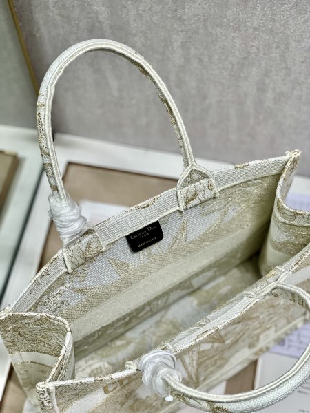 Handbag   Dior  1286  size  36×28  cm