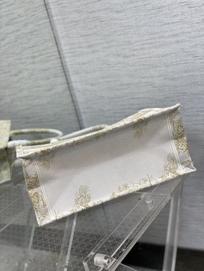 Handbag   Dior   size 36*18*28 cm