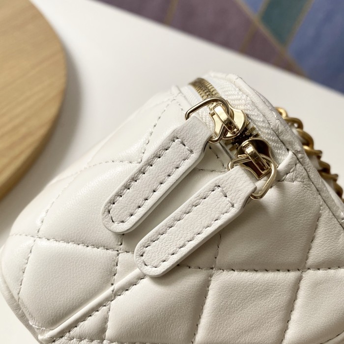 Handbag   Dior 81136  size  10.5 8.5 7 cm