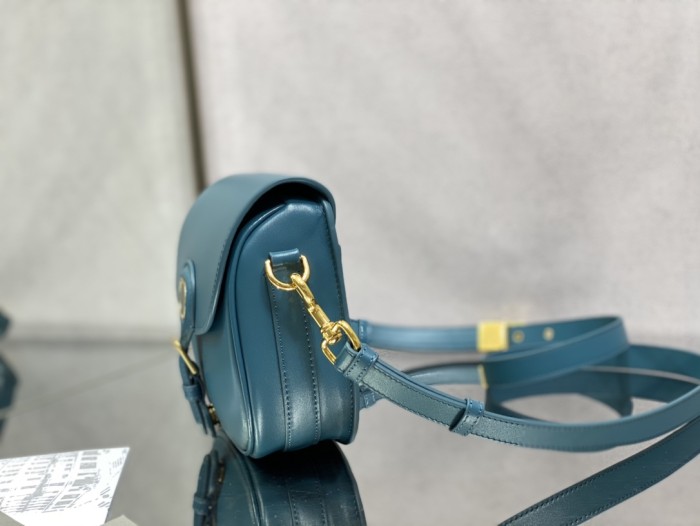 Handbag   Dior  size  22*17*6 cm