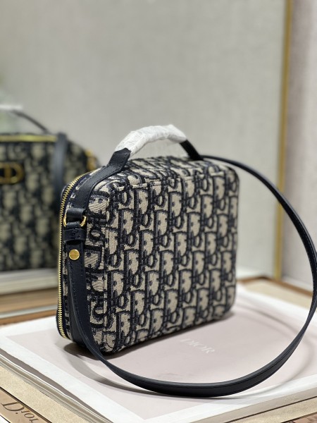 Handbag   Dior  2141  size  18×13×5  cm