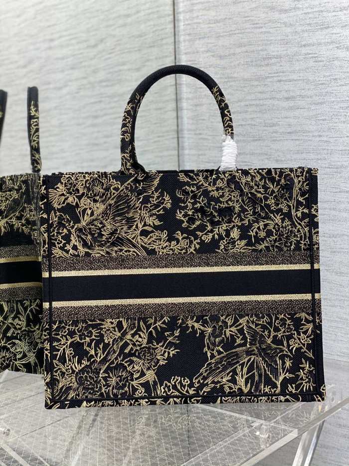 Handbag   Dior  size  42*18*35 cm