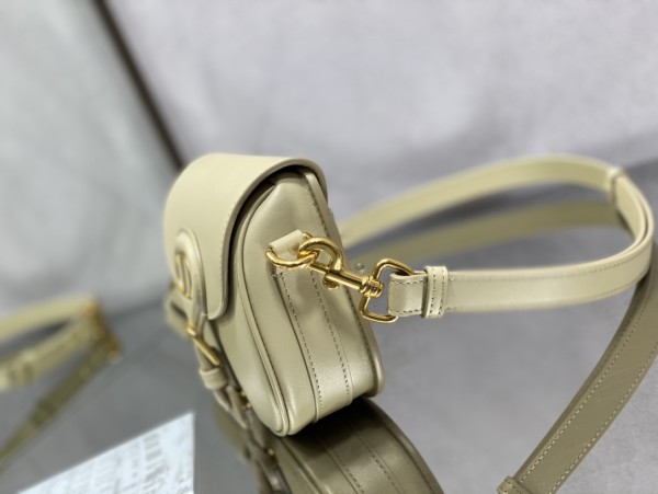 Handbag   Dior  size  18*14*5 cm