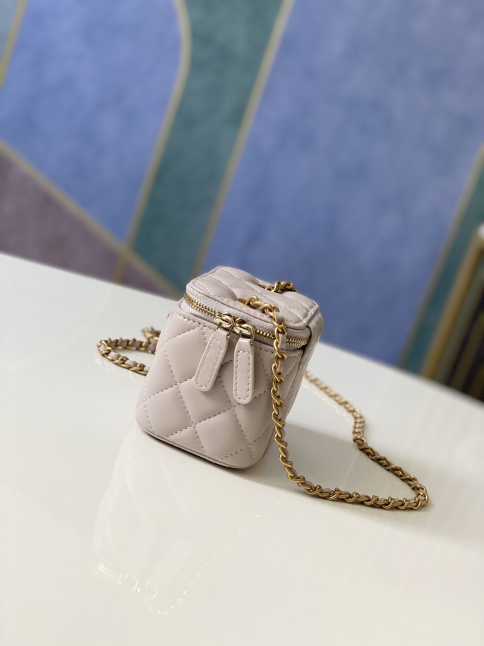 Handbag  Chanel  81136  size  10.5 8.5 7 cm