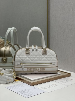  Handbag   Dior  6202  size 34×18×15 cm