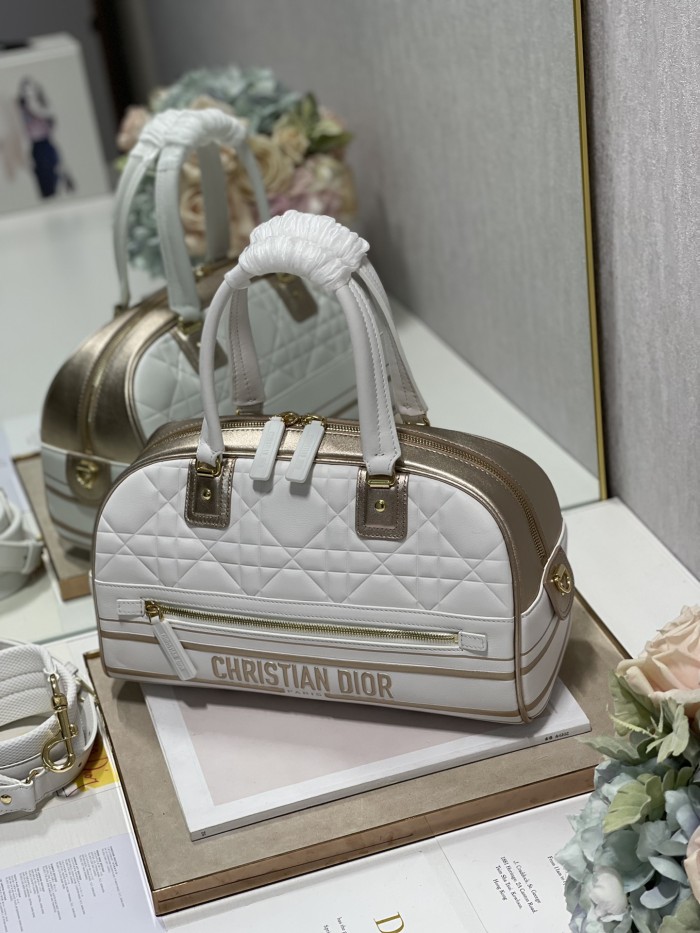  Handbag   Dior  6202  size 34×18×15 cm