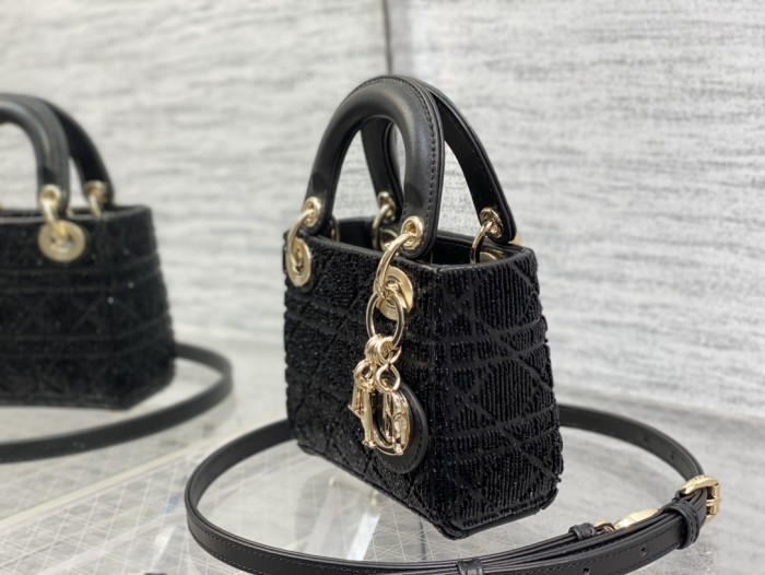 Handbag   Dior  size  12*10*5 cm