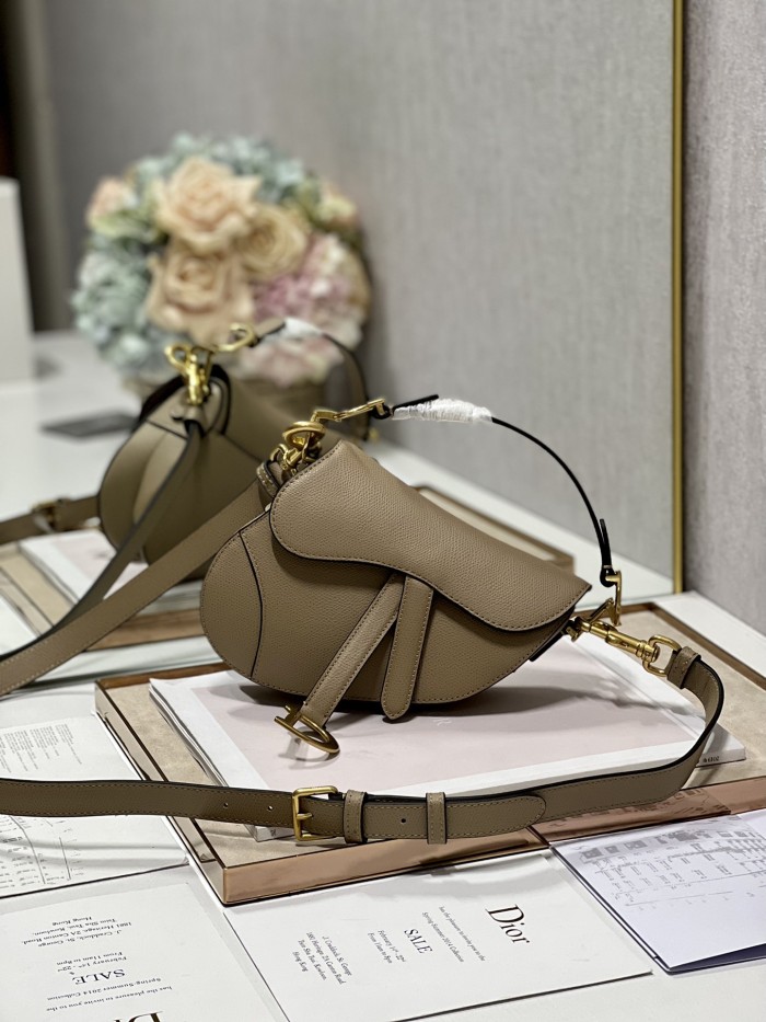 Handbag   Dior   3397  size 19.5×16×6.5 cm