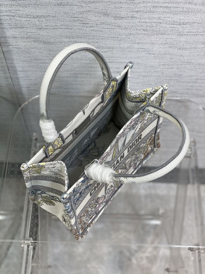 Handbag   Dior  size 26*8*22 cm