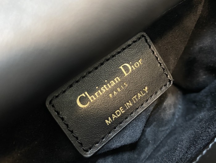 Handbag   Dior  size  12*10*5 cm