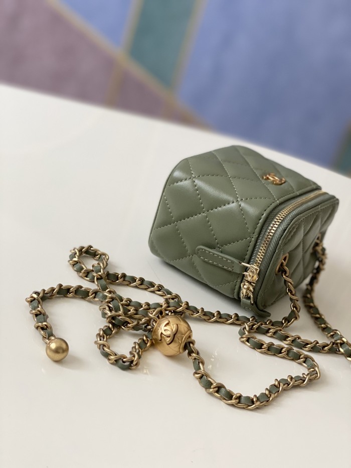 Handbag   Chanel 81136  size  10.5 8.5 7 cm