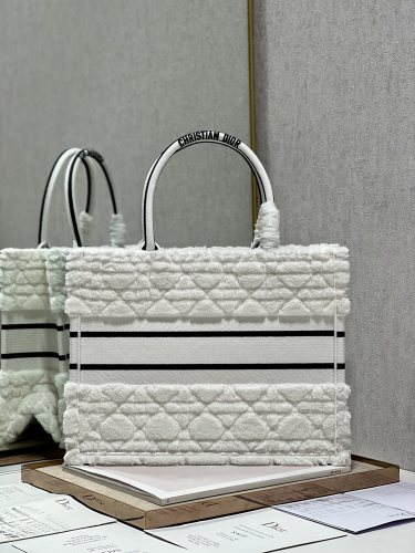 Handbag   Dior  1286 size 36×28 cm