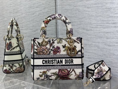 Handbag   Dior  size  24*11*20 cm