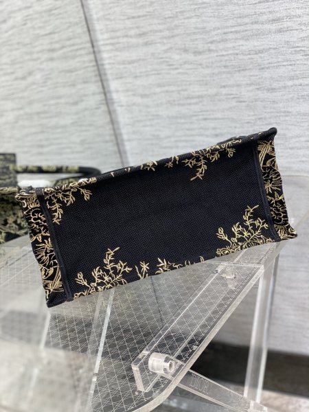 Handbag   Dior  size  36*18*28 cm