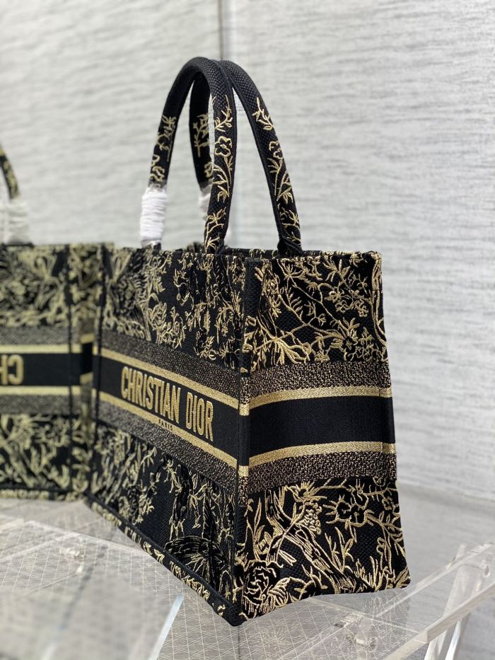 Handbag   Dior  size  36*18*28 cm