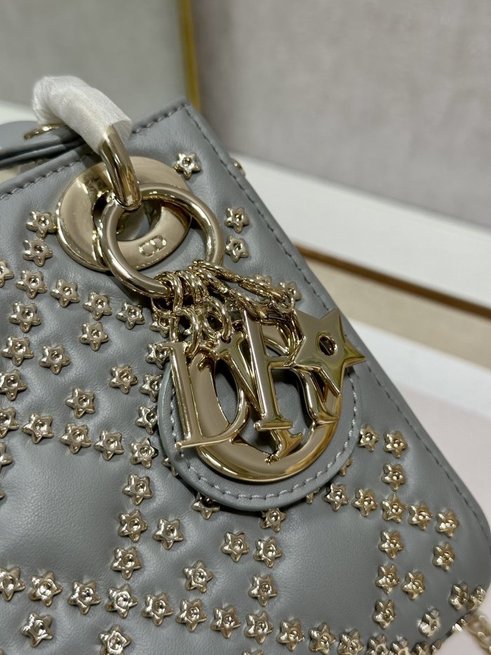 Handbag   Dior 0505  size  17×7.5×14 cm