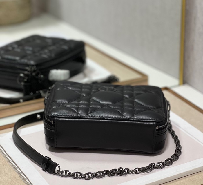 Handbag   Dior  5140  size 18×13×5  cm