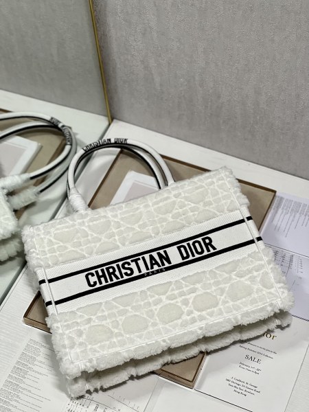 Handbag   Dior  1286 size 36×28 cm