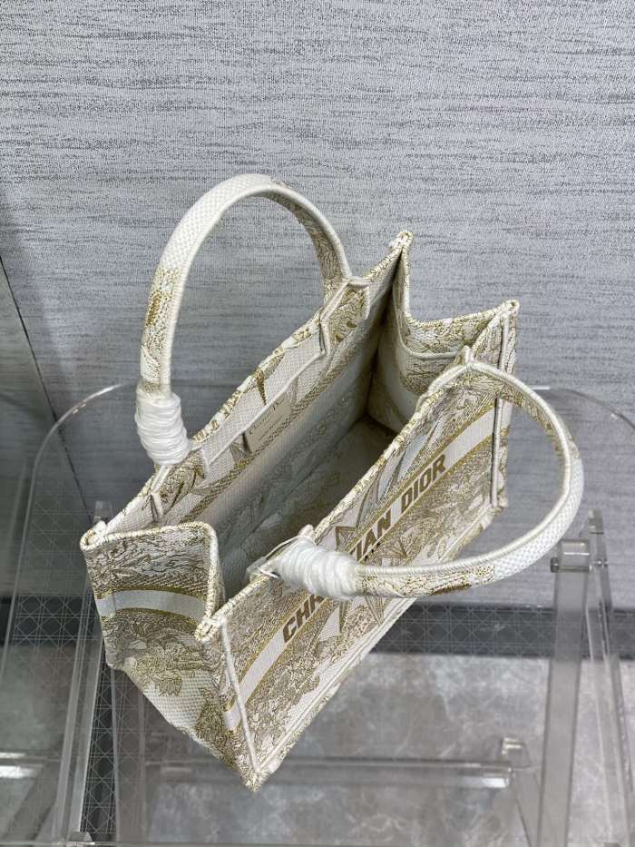 Handbag   Dior  size  26*8*22 cm