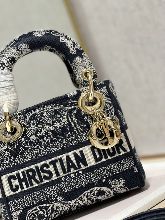 Handbag   Dior  9028  size  17×7.5×14 cm