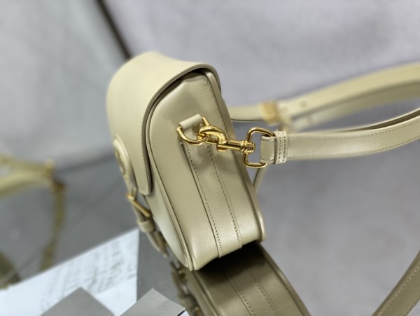 Handbag   Dior  size  22*17*6 cm