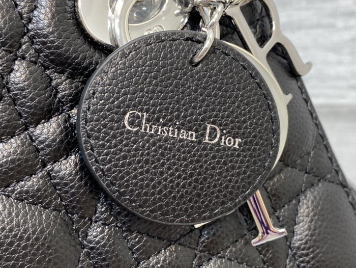 Handbag   Dior  size  20 cm