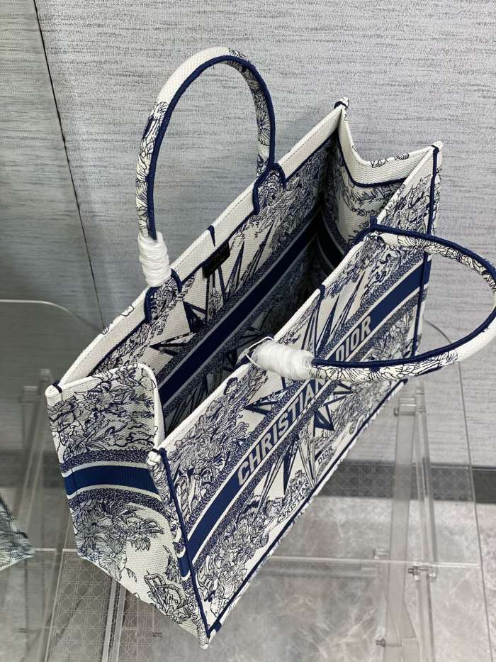 Handbag   Dior  size 42*18*35  cm