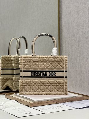 Handbag   Dior  9011  size  26.5×21×14 cm