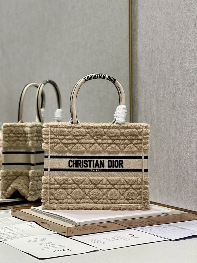 Handbag   Dior  9011  size  26.5×21×14 cm