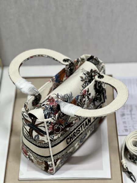 Handbag   Dior  9027  size  24*20*11 cm