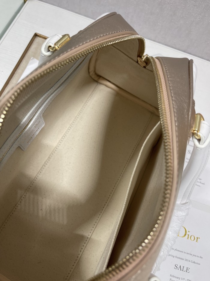  Handbag   Dior  6202  size 34×18×15 cm