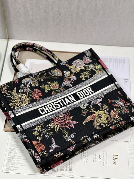 Handbag   Dior 1286  size  41*32 cm