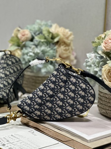 Handbag   Dior  3397  size  19.5×16×6.5  cm