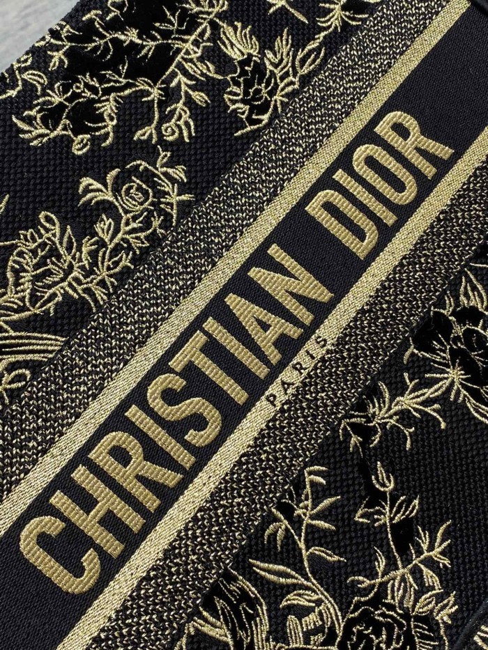 Handbag   Dior  size  36*18*28 cm