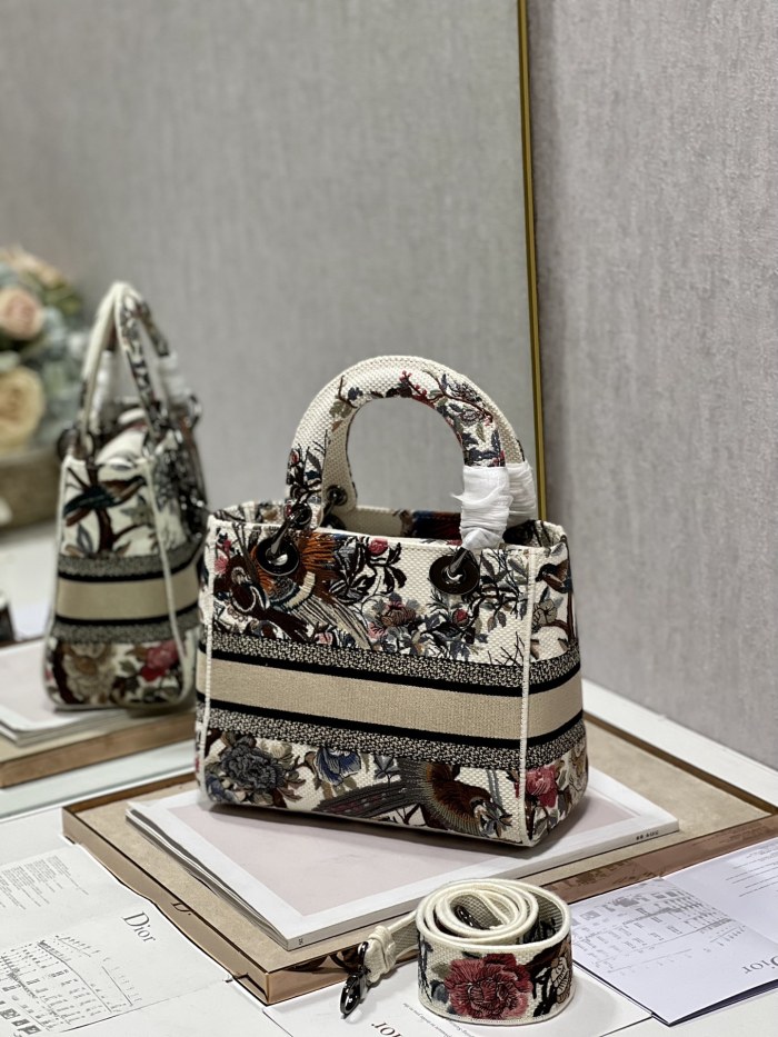 Handbag   Dior  9027  size  24*20*11 cm