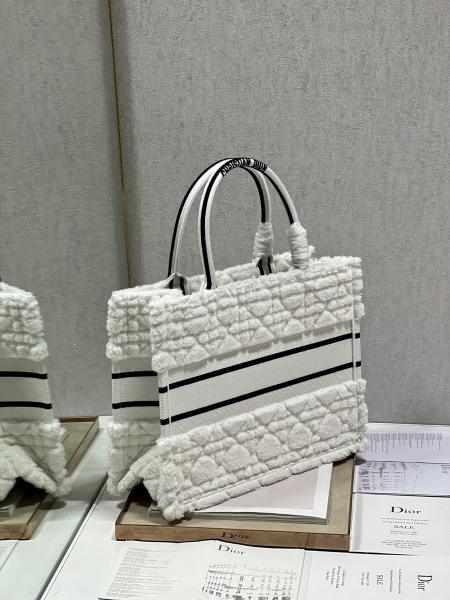 Handbag   Dior  1286 size 36×28 cm