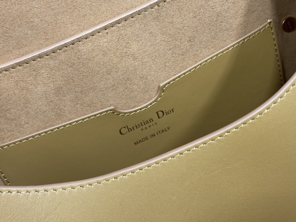 Handbag   Dior  size 27*18*19.5 cm