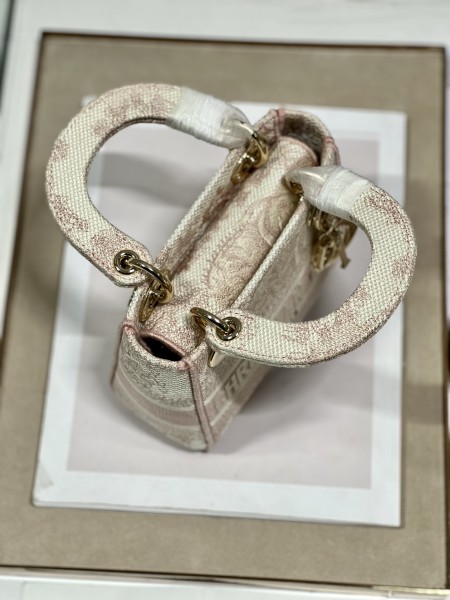 Handbag   Dior  9028  size  17×7.5×14 cm