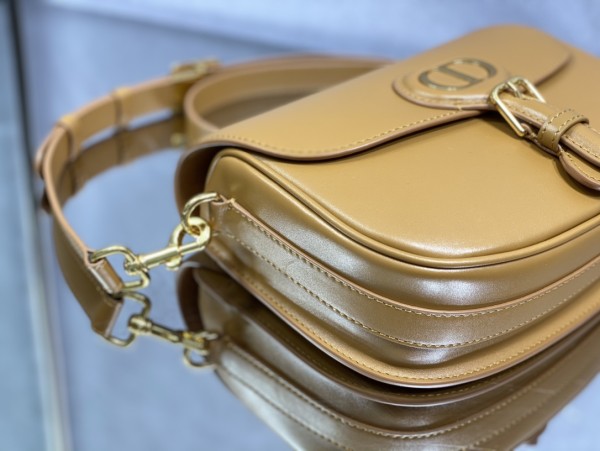 Handbag   Dior  size  22*17*6 cm