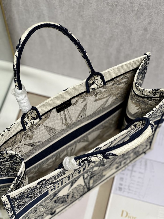 Handbag   Dior  8001  size  41*32 cm