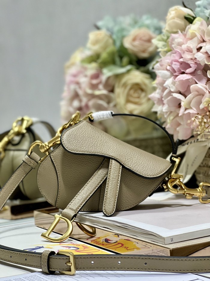 Handbag   Dior  3067 size 12 x 7.5 x 5  cm