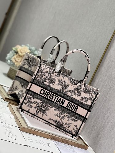 Handbag  Dior  1286  size 36×28  cm