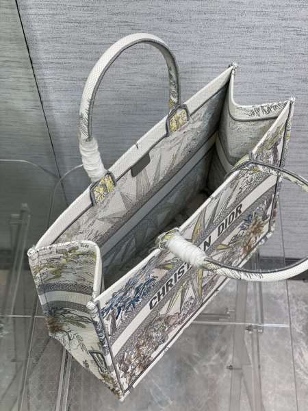 Handbag   Dior  size  42*18*35 cm