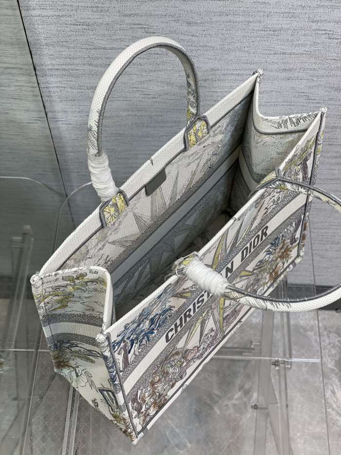 Handbag   Dior  size  42*18*35 cm