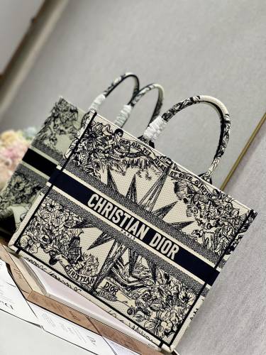 Handbag   Dior  8001  size  41*32 cm