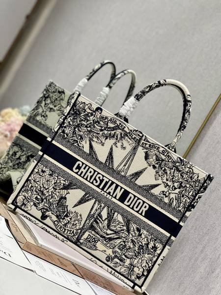 Handbag   Dior  8001  size  41*32 cm